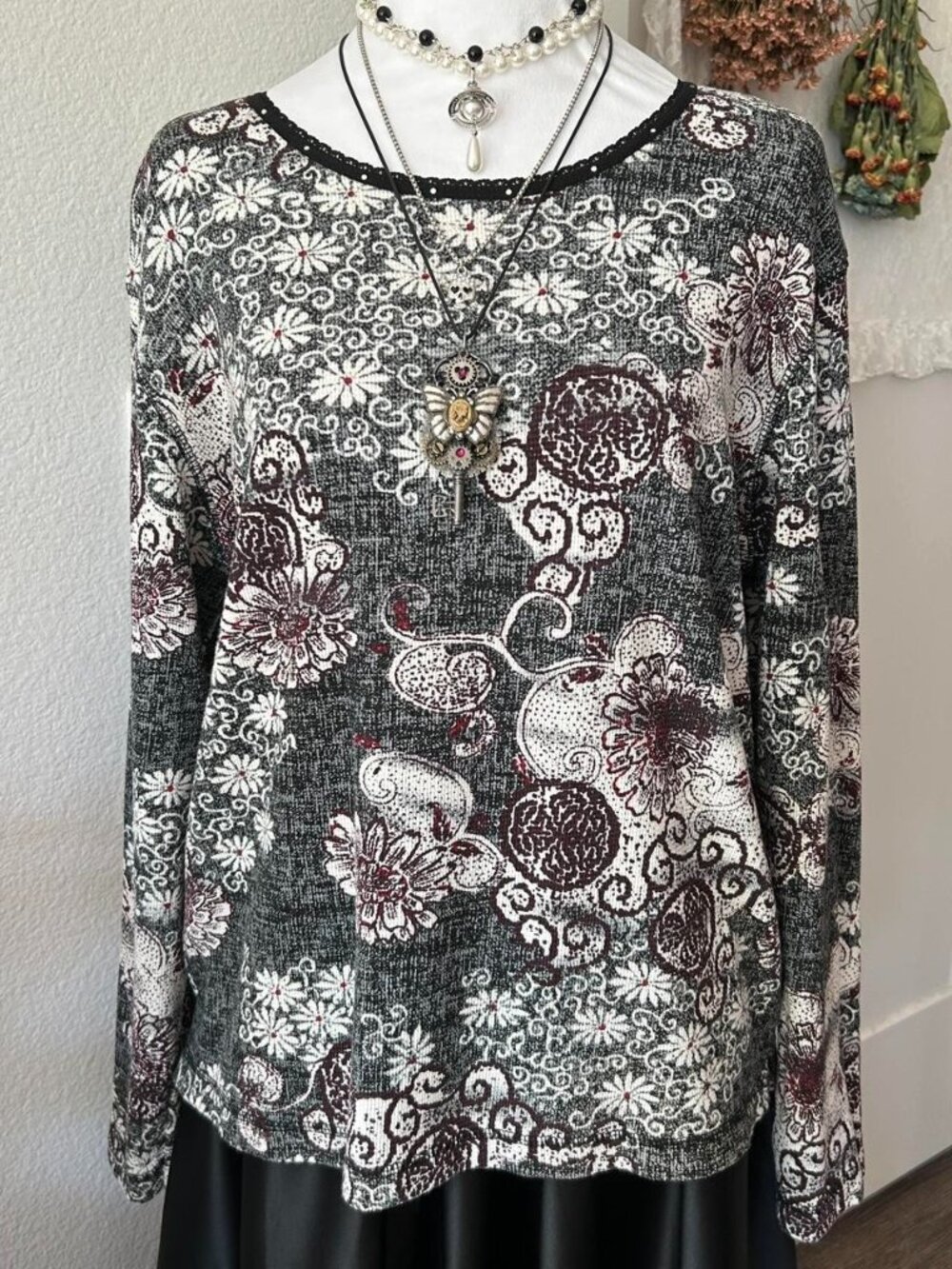 Vintage Faded Glory Grey White and Burgundy Long Sleeve Sweater